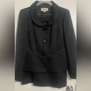 Le Suit Women's Elegant Black Textured Suit